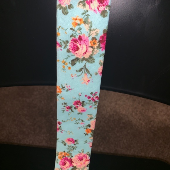 Hand Made Floral Tie! - Picture 4 of 6